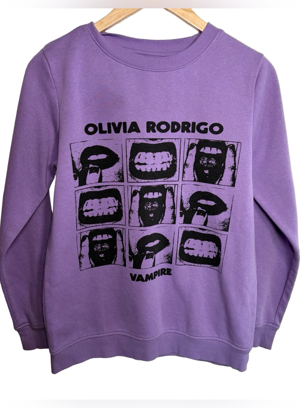 Olivia Rodrigo purple crewneck tour sweatshirt small
